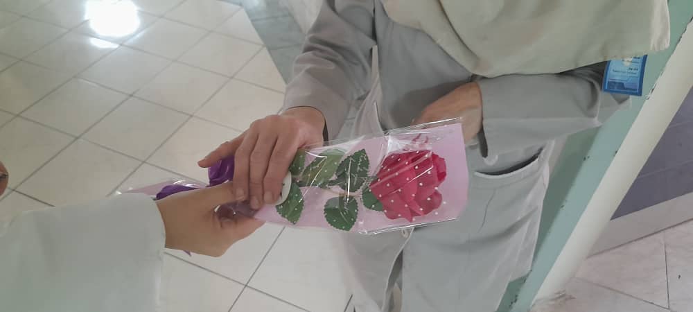 پذیرایی ایستگاه صلواتی و تکریم بانوان همکار در مرکز طبی کودکان هم‌زمان با میلاد حضرت زهرا(س)